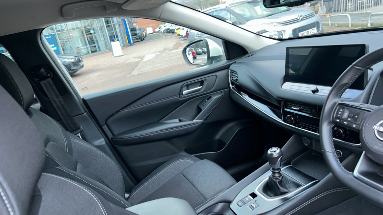 Nissan Qashqai 1.3 DiG-T MH N-Connecta 5dr Petrol Hatchback